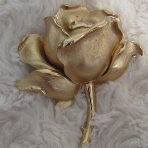 Trifari Gold Tone Flower Floral Pin Brooch
